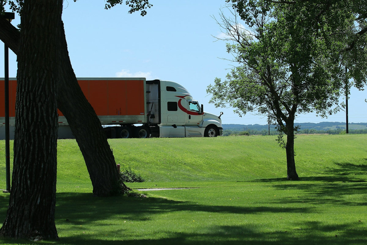 Best Backup Camera for Hotshot Trucks: See Behind a 40-ft Gooseneck