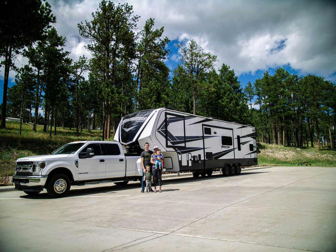 Driving a Fifth Wheel or Gooseneck Trailer? Why Your TPMS Needs to Monitor Every Axle