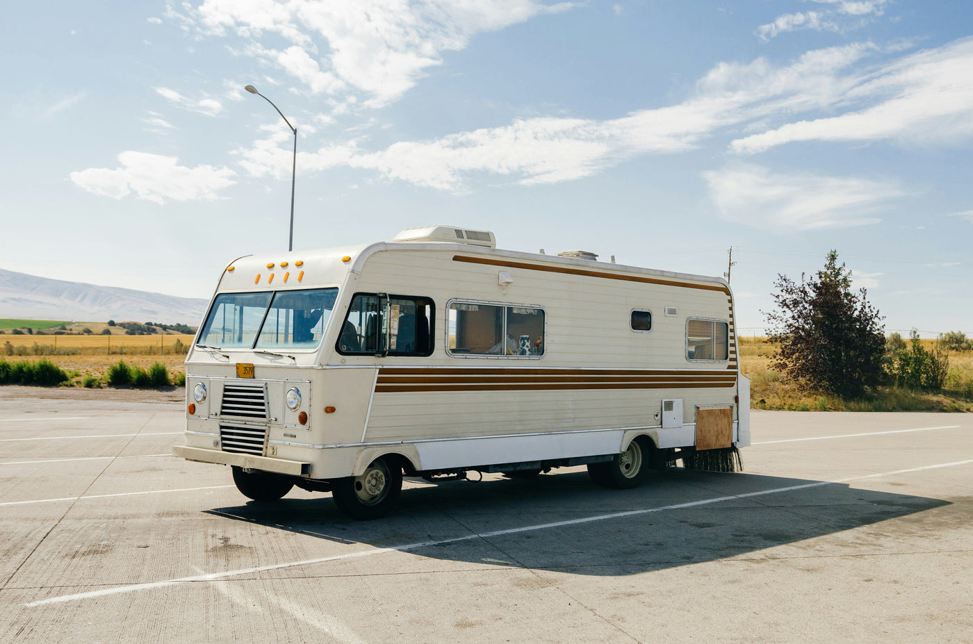 Fifth Wheel Safety Essentials: TPMS, Surge Protection &amp; Leveling Systems (2026 Deep Dive)