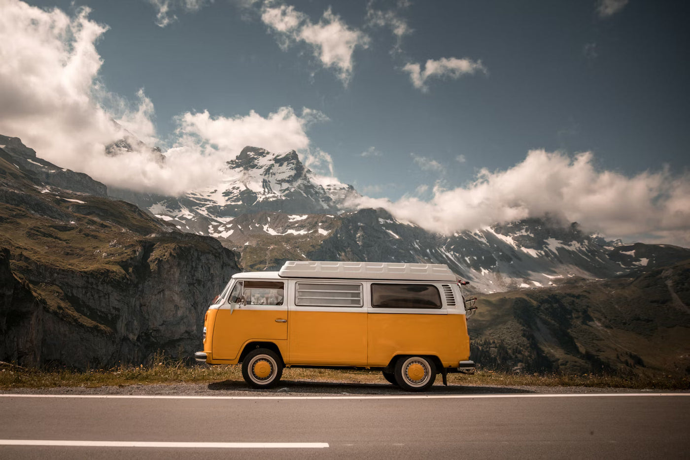 Top 5 Reasons Your RV Needs a Tire Pressure Monitoring System (And Why Grundig is the Best Choice)