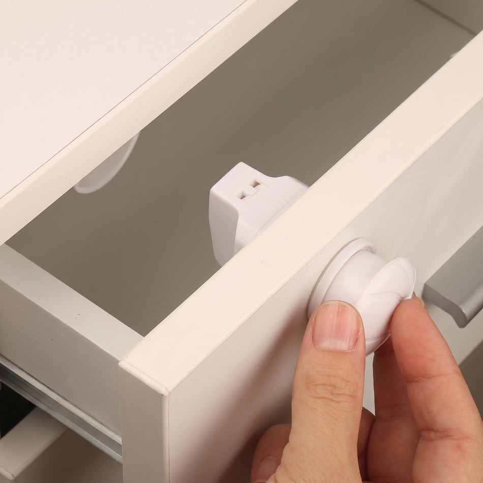 Magnetische Kastsloten voor Veiligheid - Verborgen RV Lade Sloten zonder Boren, Eenvoudig te Installeren Magnetische Sloten met Sleutel voor RV Kasten, Keuken (Wit, 4 Stuks + 1 Sleutel)  